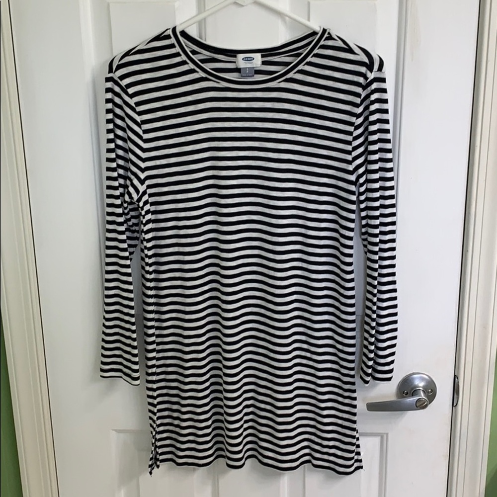 Black and white striped 3/4 sleeve shirt size S